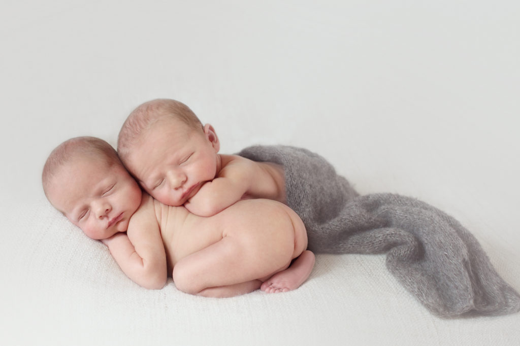 photographe-bebes-seance-personalise-sur-mesure-experience-nouveau-ne-paris-orleans-basile-et-capucine copie