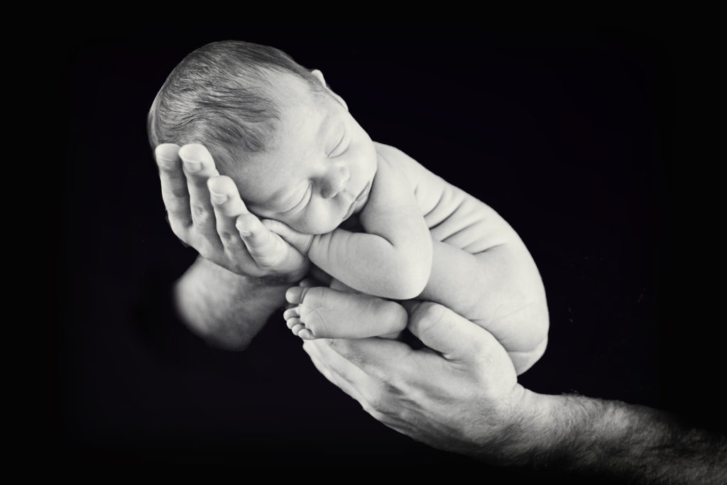 photographe-bebes-seance-sur-mesure-experience-nouveau-ne-paris-orleans-basile-et-capucine