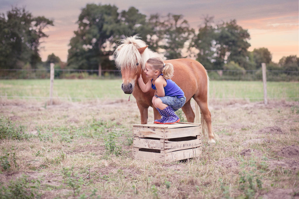 photographe-enfant-animaux-seance-haute-couture-sur-mesure