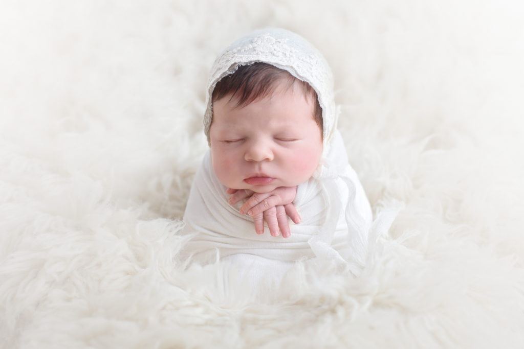 photographes-bebe-seance-sur-mesure-experience-nouveau-ne-paris-orleans-basile-et-capucine